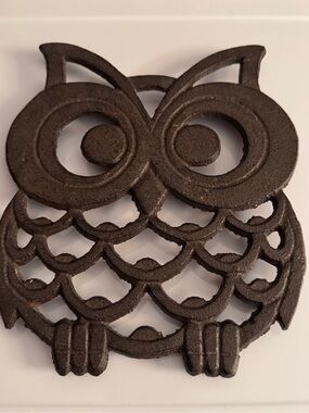 Cast iron trivet, owl